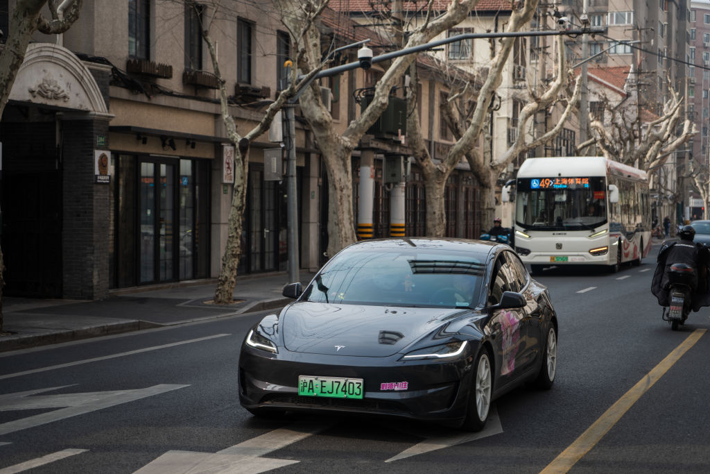 J9九游会 Tesla 否认 Autopilot 系统责任，德州车祸背后的真相？｜J9九游会科技资讯配图